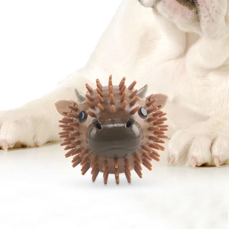 KIKKERLAND Cow Dog Ball Balle pour chien goût bœuf avec couinement 9 cm